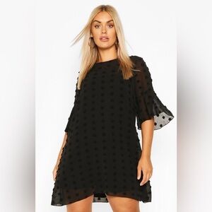 NWT BOO HOO Plus Dobby Chiffon Oversized
Shift Dress‎ Plus Size 18